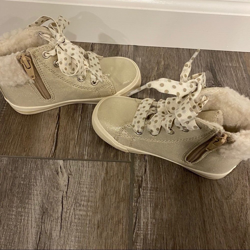 High top little girls gold shoes with fur size 9